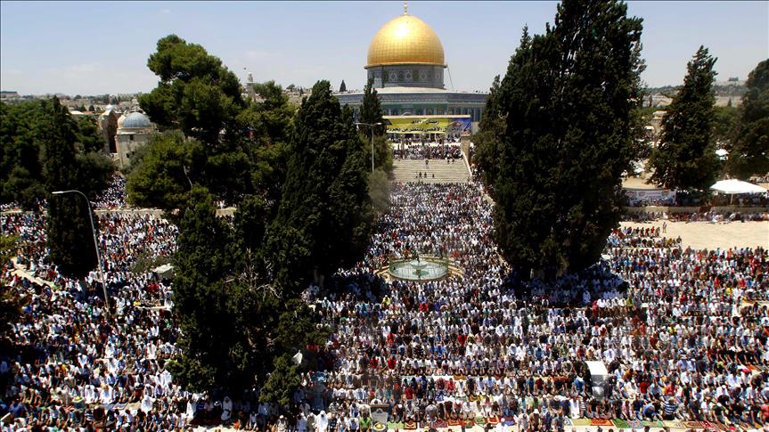 Palestinian Muslims flock to Al-Aqsa for Eid prayers