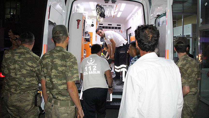 Erzincan'da askeri araç kaza yaptı: 3 asker yaralandı