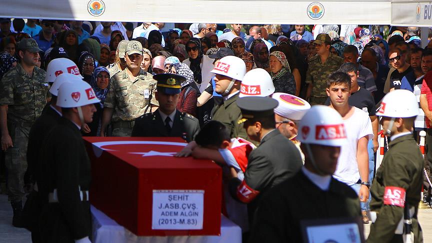 Mardin'deki terör saldırısında şehit düşen astsubay toprağa verildi