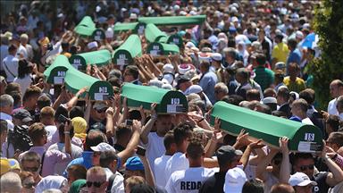 Srebrenitsa soykırımının 127 kurbanı daha toprağa verildi