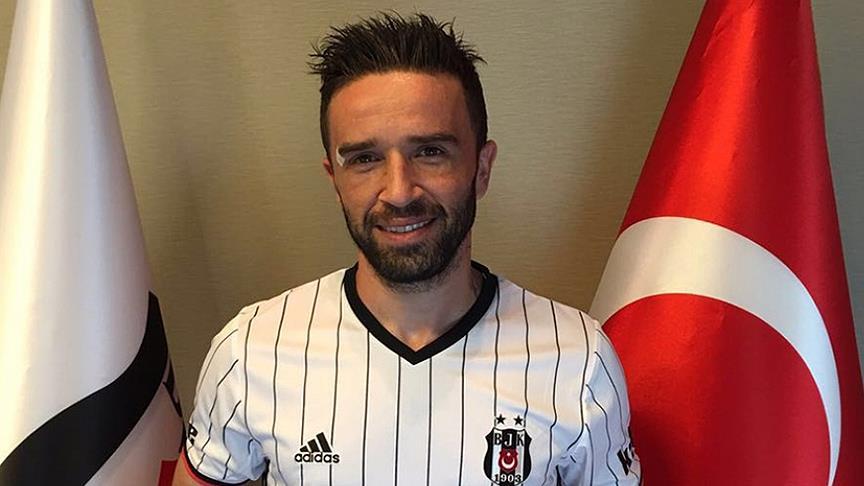 Beşiktaş'tan Gökhan Gönül'e imza töreni