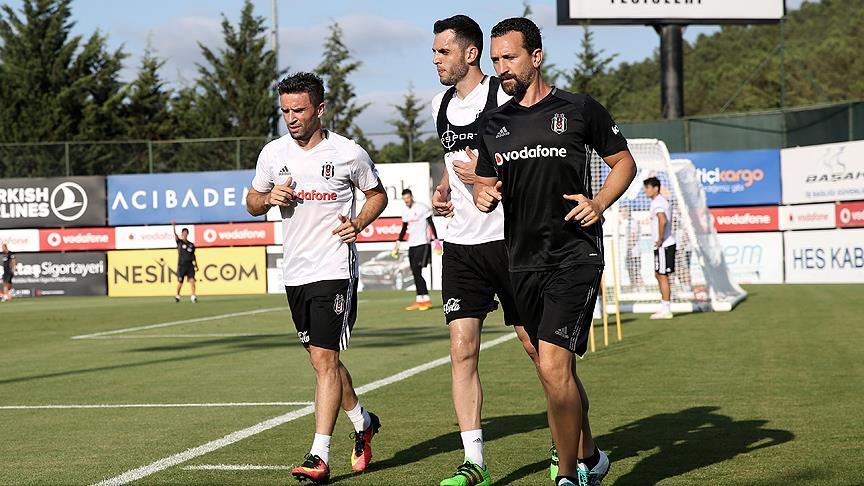 Gökhan Gönül Beşiktaş'ta ilk antrenmanına çıktı