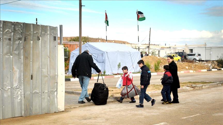Israel opens border with Gaza Strip to limited traffic
