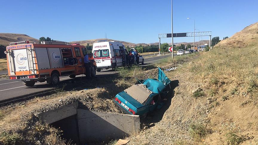 Yozgat-Ankara karayolunda otomobil şarampole devrildi: 5 ölü
