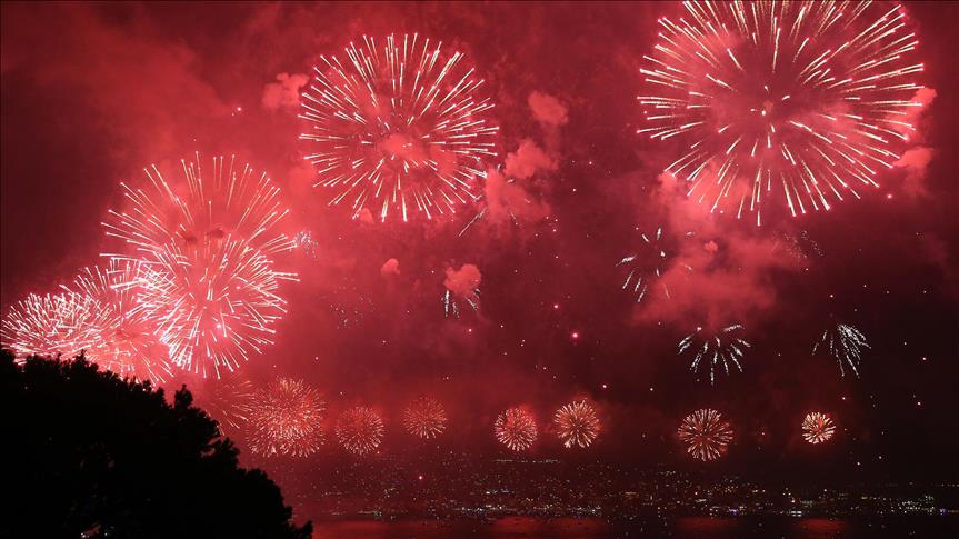 "جونيه" اللبنانية تفتتح مهرجاناتها السياحية بحفل ضخم للألعاب النارية