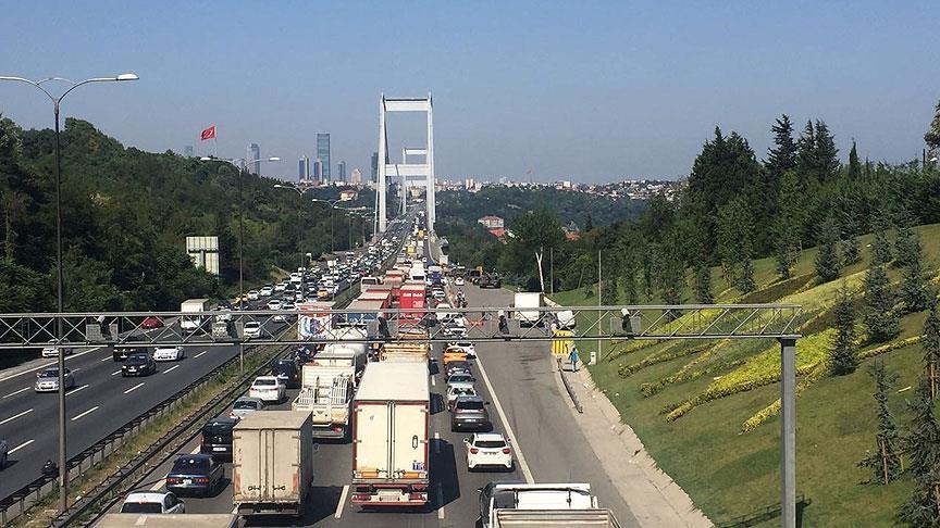 Движение на мосту через пролив Босфор возобновлено