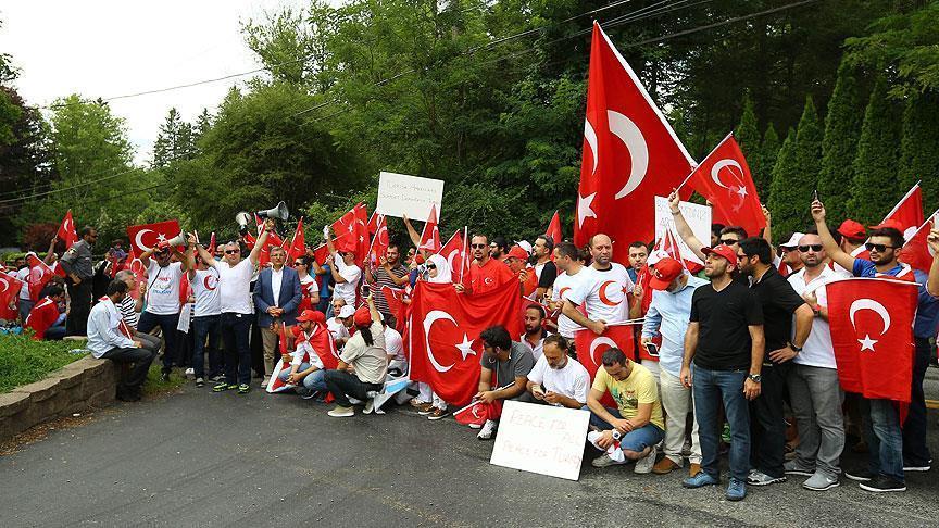 Turks in US demand Gulen extradition to Turkey