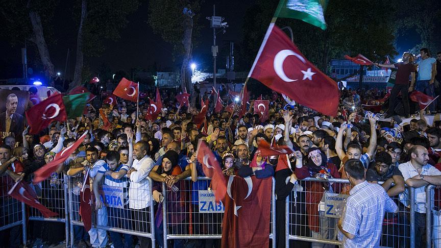 Kısıklı'da 'demokrasi nöbeti' devam ediyor