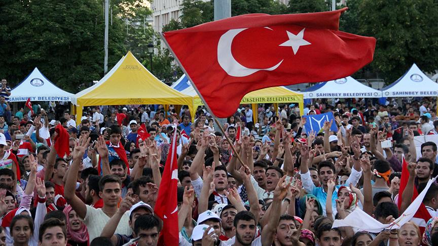 Gaziantepliler Demokrasi Meydanı'nda