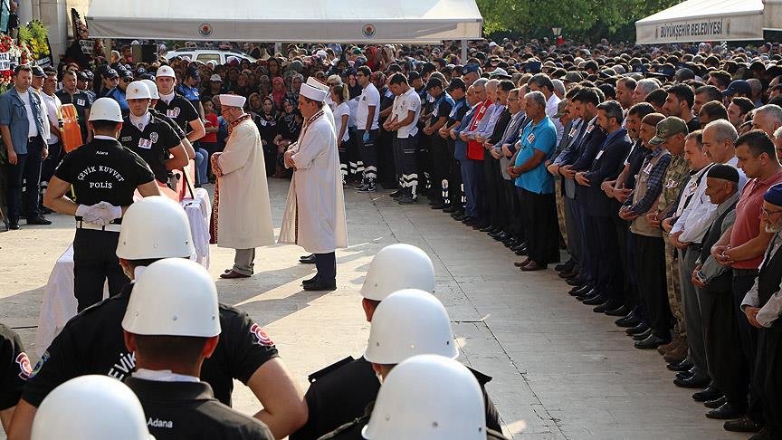 Şehit ikiz polis memurları gözyaşlarıyla uğurlandı