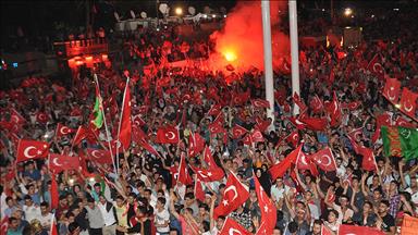 Vatandaşlar Taksim Meydanı'nda