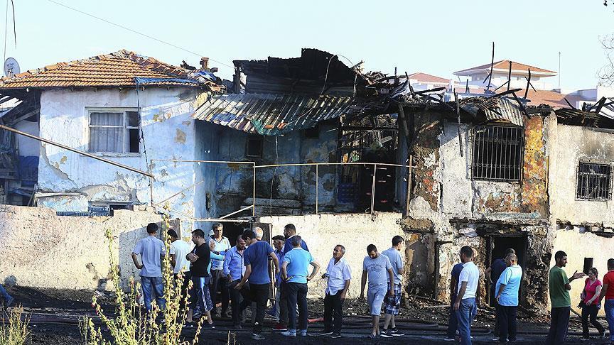 Ankara'daki yoğun dumanın kaynağı gecekondu yangını