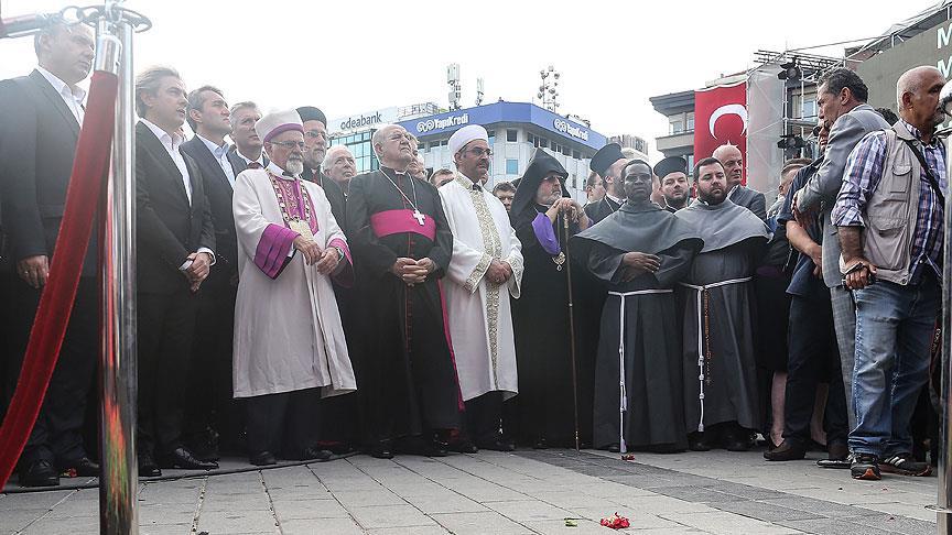 Üç dinin temsilcisi ve konsolosluklar 'demokrasi deklarasyonu'nu imzaladı