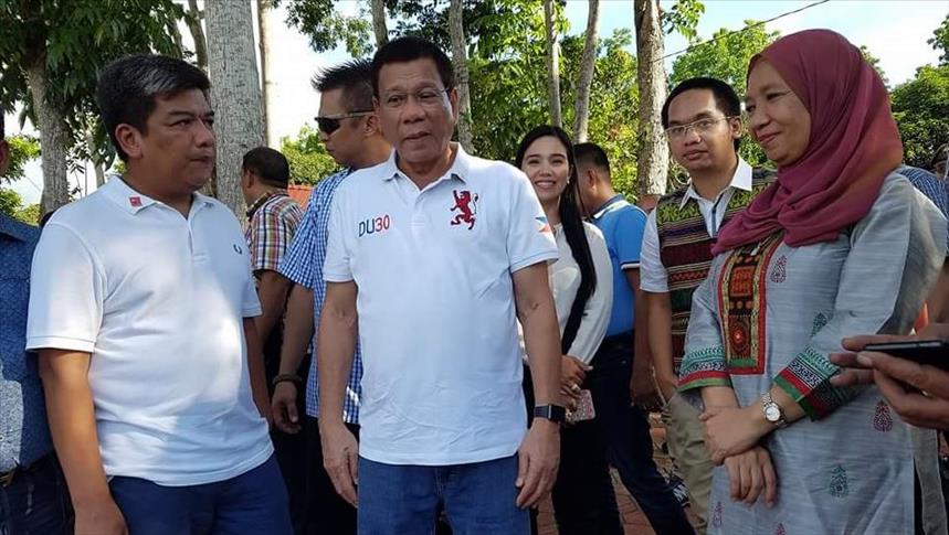 Philippines president pleads for peace, end to hatred 