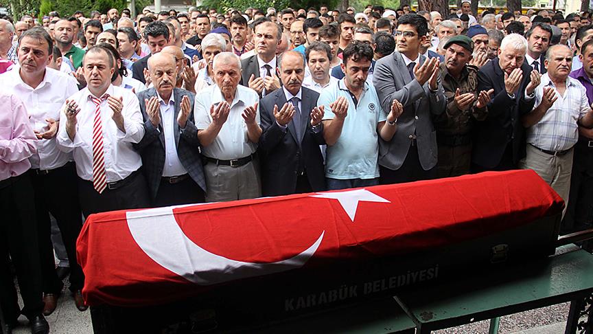 Darbe girişimine direnirken şehit olan Arslan toprağa verildi