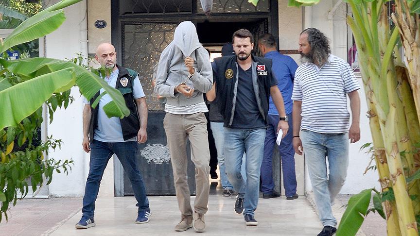 İzmir'de 25 adreste yapılan aramada 11 avukat gözaltına alındı