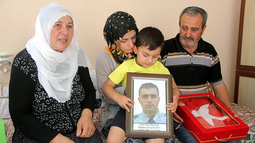 Darbe girişiminde şehit olan polislerle gurur duyuyorlar