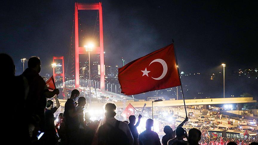 Граждане Турции продолжают нести «вахту демократии» по всей стране