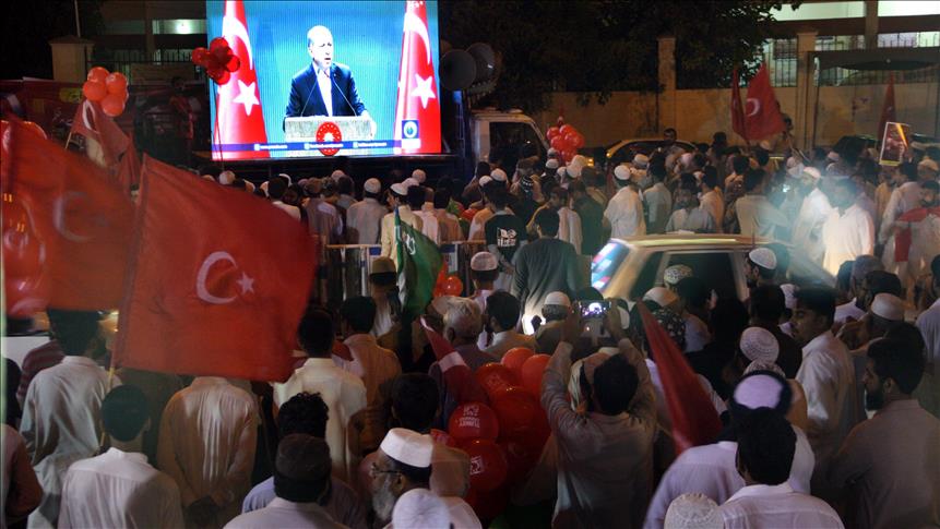 Thousands rally in Pakistan in solidarity with Turkey 