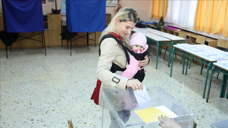 Greece to lower voting age, change electoral system