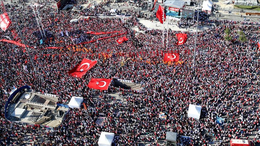 Desetine hiljada na Taksimu, centralnom istanbulskom trgu: Miting za Republiku i demokratiju 