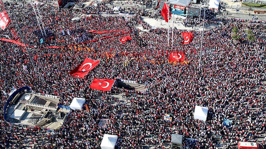 Darbe girişimi 'Cumhuriyet ve Demokrasi' mitingi ile protesto edildi