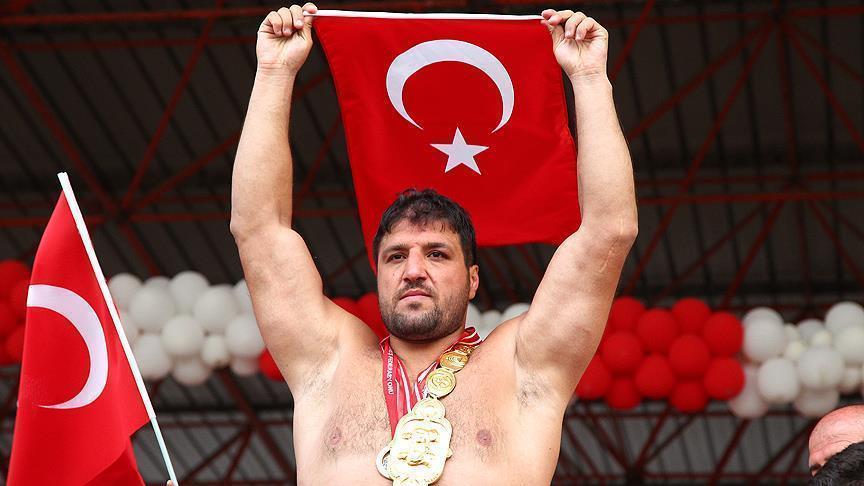  رجب کارا، قهرمان مسابقات تاریخی کشتی روغنی کیرک پینار در ادیرنه ترکیه شد