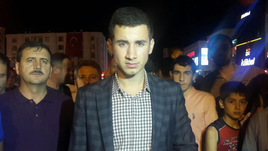 Cumhurbaşkanı Erdoğan'ın alnından öptüğü genç simge oldu