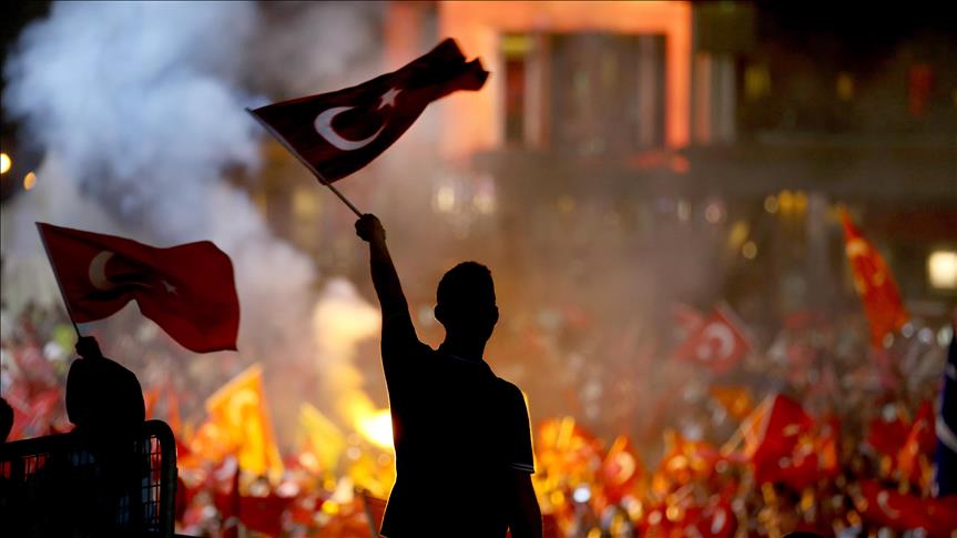 Les "stars" du football turc saluent l'unité du peuple face au soulèvement et pour la démocratie