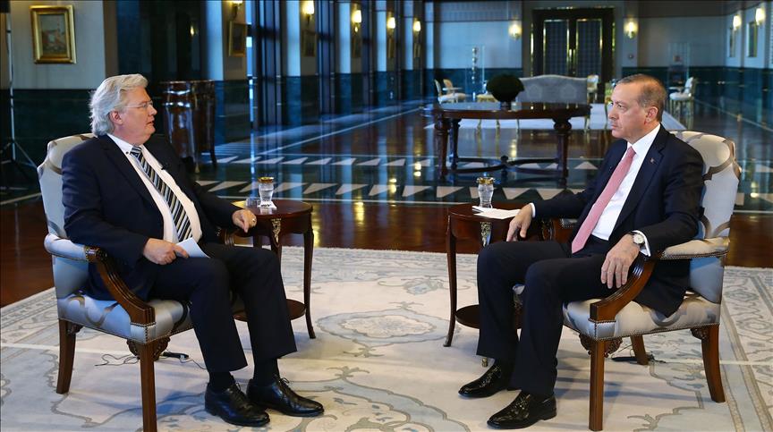 Erdogan: Turkey abides by refugee deal with EU