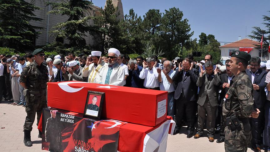 Şehit polis memuru Akyürek toprağa verildi