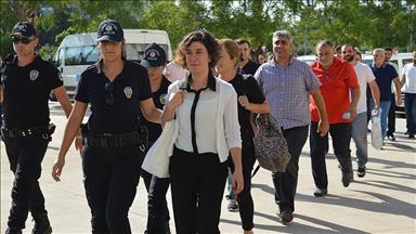 Gözaltı kararı çıkarılan 42 gazeteciden 19'u yakalandı