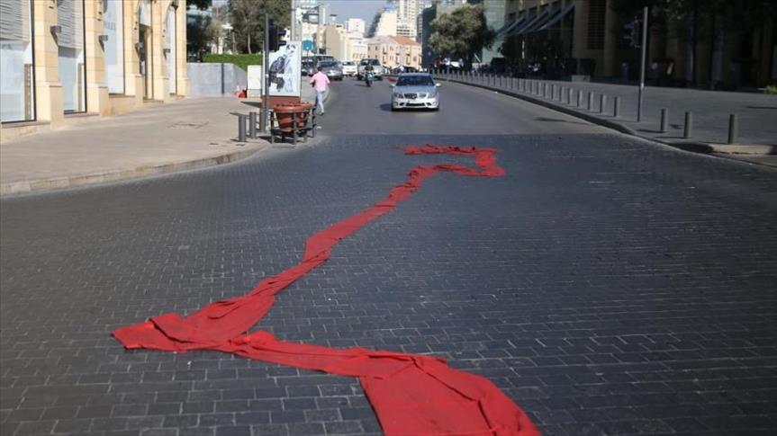 "أطول سجادة حمراء في العالم" ممزقة في شوارع بيروت