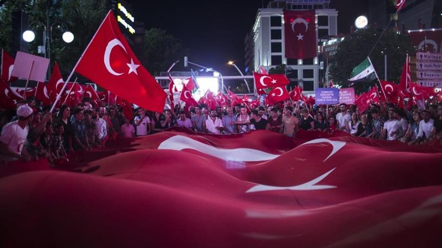 لليوم الـ١٣ على التوالي.. الأتراك يواصلون المظاهرات المنددة بالمحاولة الانقلابية