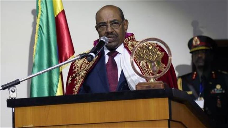 تقليد الرئيس السوداني وسام "الكرامة الأفريقية" في أديس أبابا