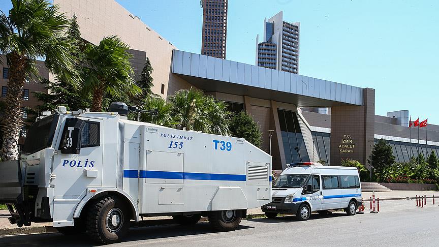 İzmir'de 203 polis hakkında yakalama kararı