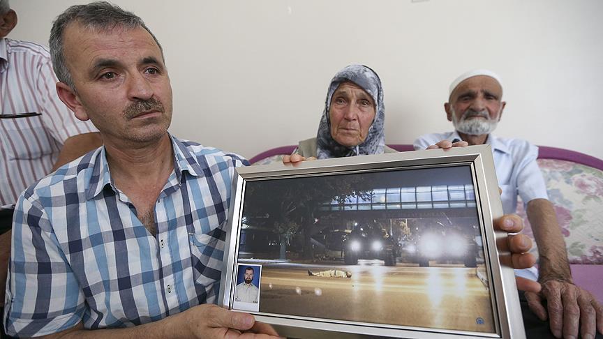 Ailesi şehidin kahramanlık hikayesini AA muhabirinden dinledi
