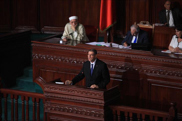 Tunisie : Le Parlement retire la confiance au gouvernement Essid