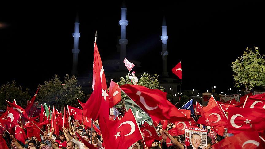 Cumhurbaşkanlığı Külliyesi'nde demokrasi nöbeti devam ediyor