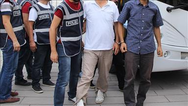 İzmir'deki eş zamanlı operasyonda 26 kişi gözaltına alındı
