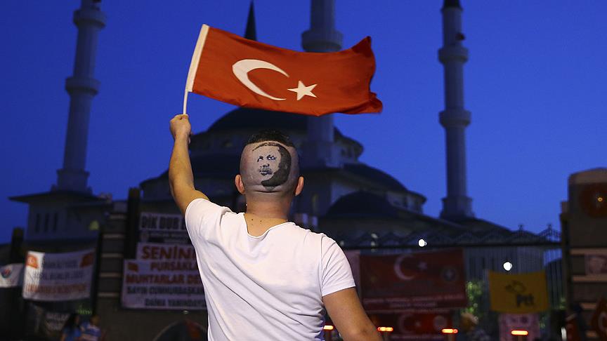 Kalfasının saçına Erdoğan'ın portresini resmetti
