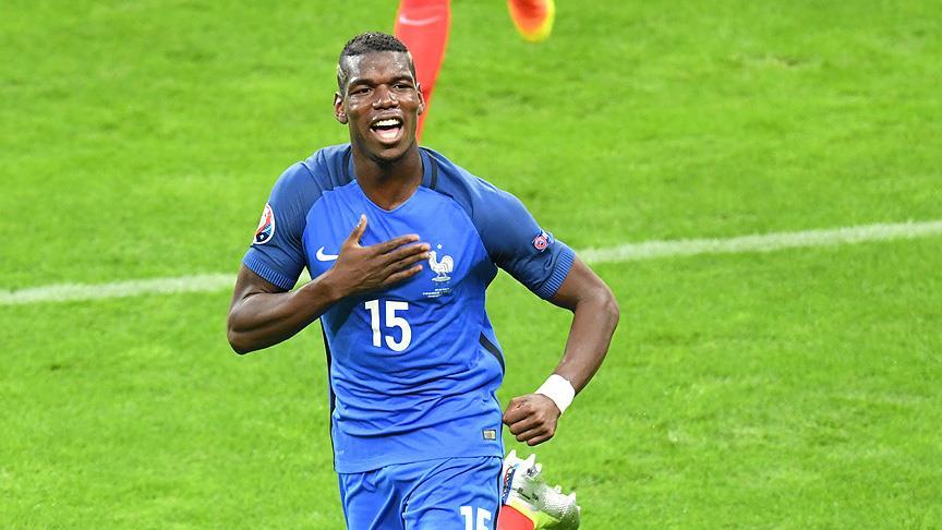 Pogba Manchester United yolunda