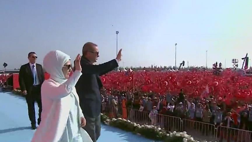 Erdogan arrives at pro-democracy rally in Istanbul
