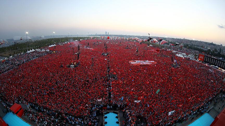 5 ملايين مشارك في تجمع "الديمقراطية والشهداء" بإسطنبول