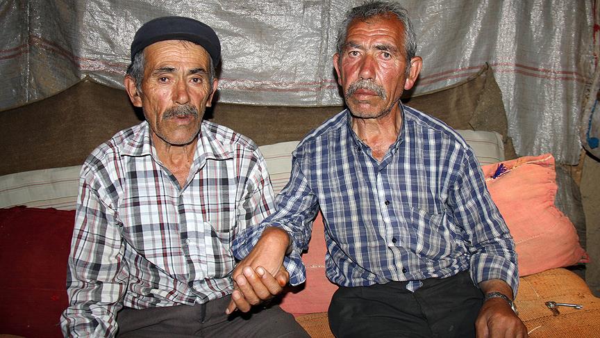 Engelli kardeşine 30 yıldır 'annelik' yapıyor