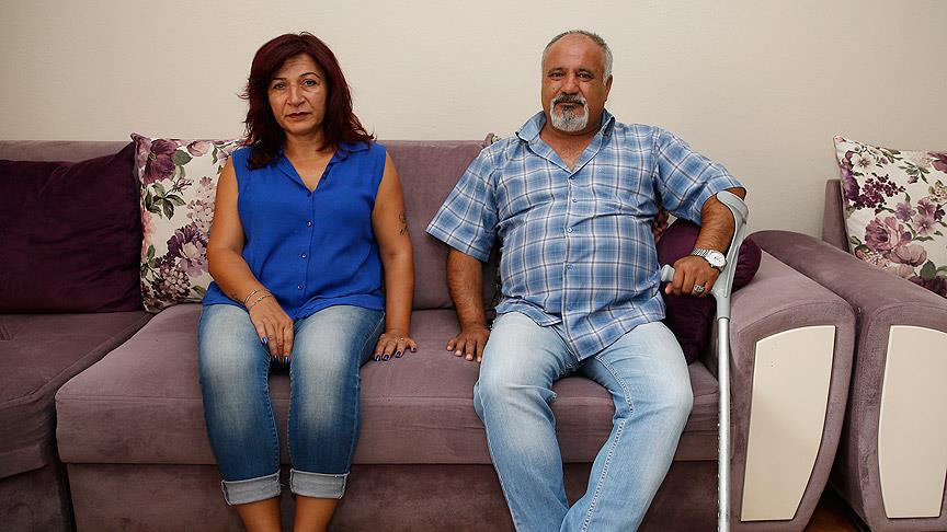 Tankları bastonuyla engellemeye çalıştı