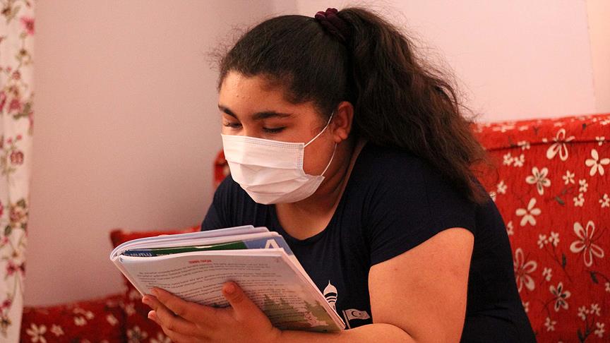 12 yaşındaki Rabia'nın kilo alması durdurulamıyor