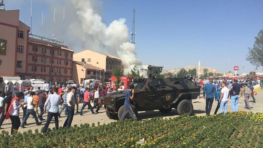 Bomb martyrs 3 police in eastern Turkey