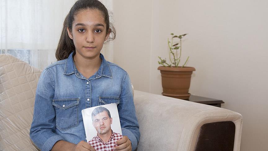 Şehit olan "koca yürekli" babası için şiir yazdı