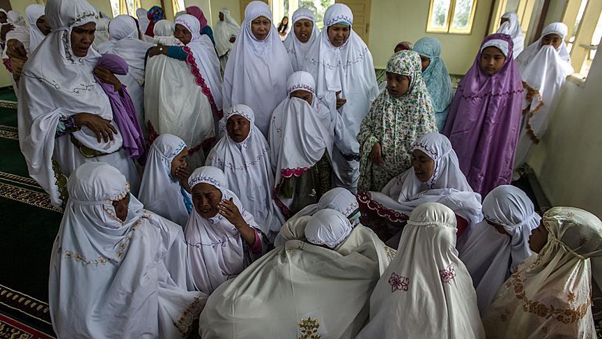 Indonesian pilgrims caught with Philippine passports